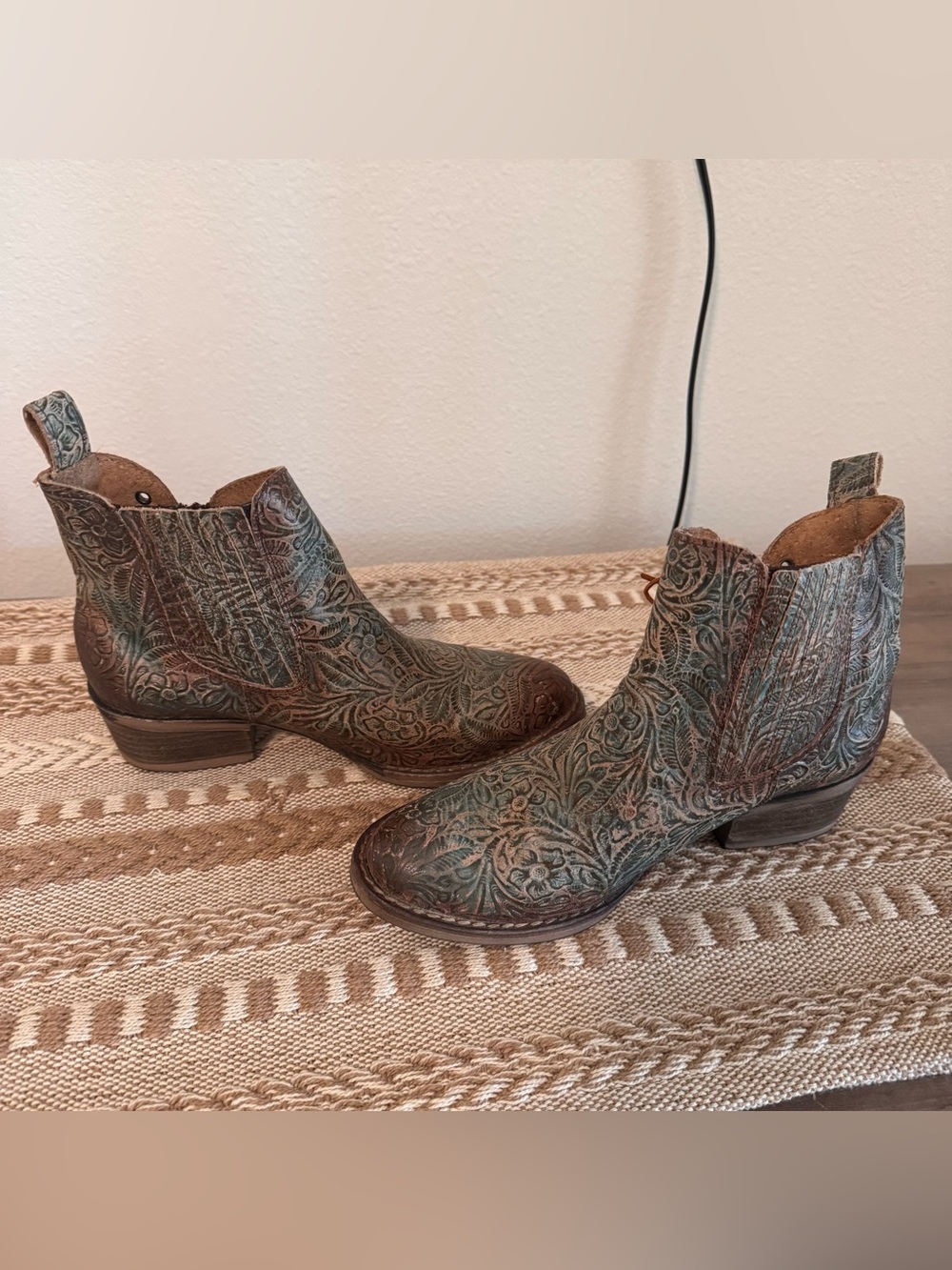 Circle G by Corral Floral Tooled Cutout Boots 🤎 - Picture 7 of 9